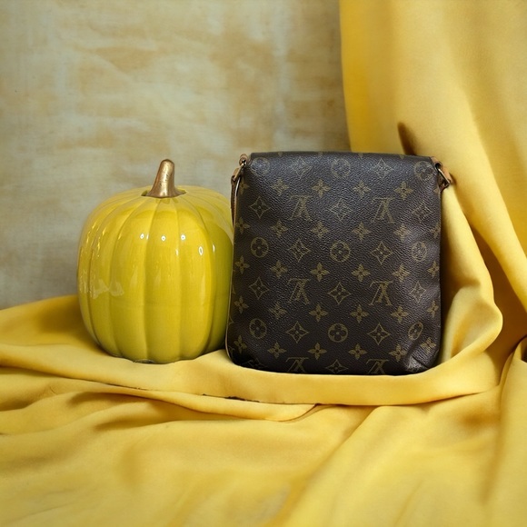 LOUIS VUITTON Musette Salsa - Picture 4 of 9
